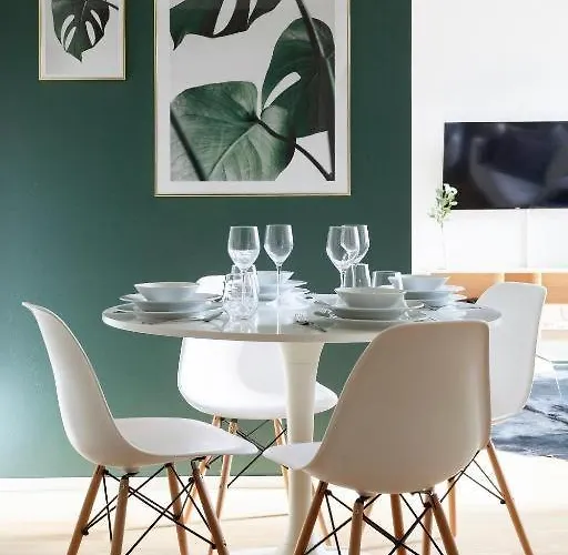 2ndhomes Stylish With Balcony شقة