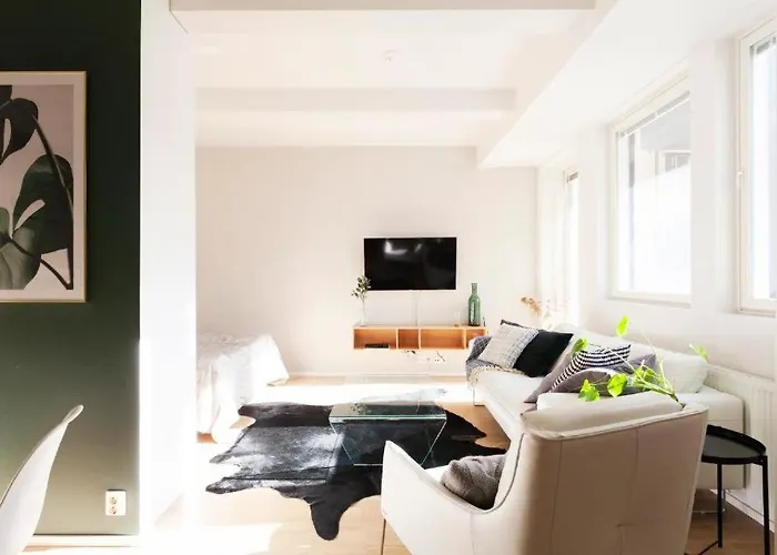 2ndhomes Stylish With Balcony דירה *